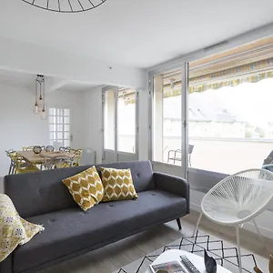 Appartement Centre Moderne Avec Terrasse, Dinard